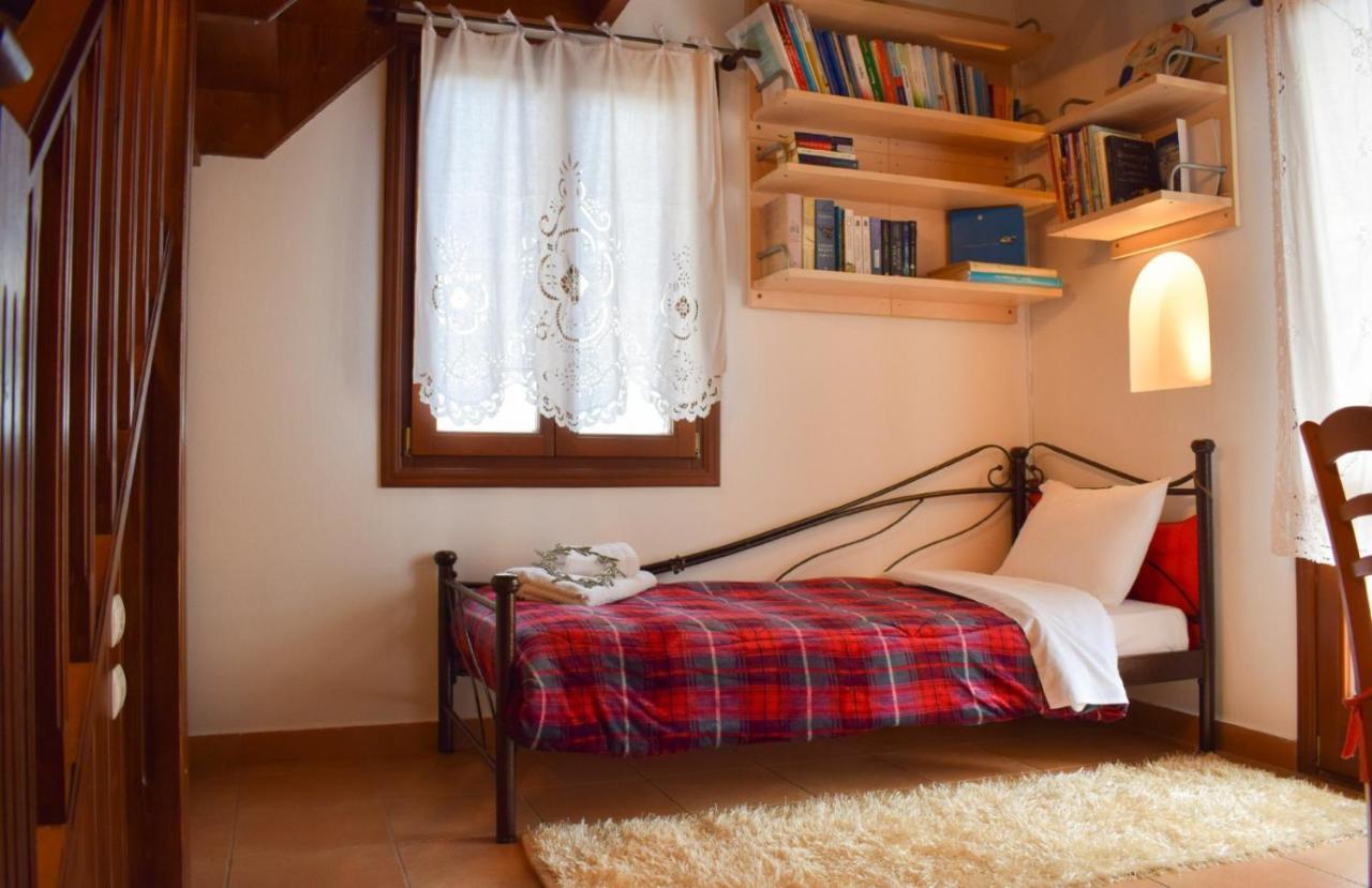 Sunshine House For 9, Cozy Set Up,Verandas, Sea View. Karterados (Santorini) Exterior foto